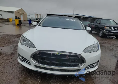 2014 Tesla Model S z USA, uszkodzony, nr VIN 5YJSA1H15EFP56750